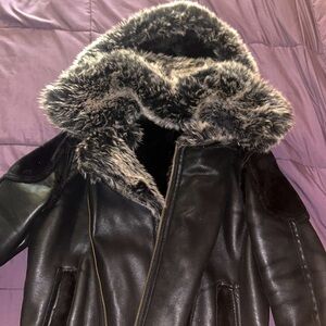I am selling a “EL JEFE SHEARLING MOTO JACKET” ( black with gray fur).